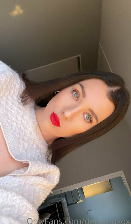 demilouxox hd top foto