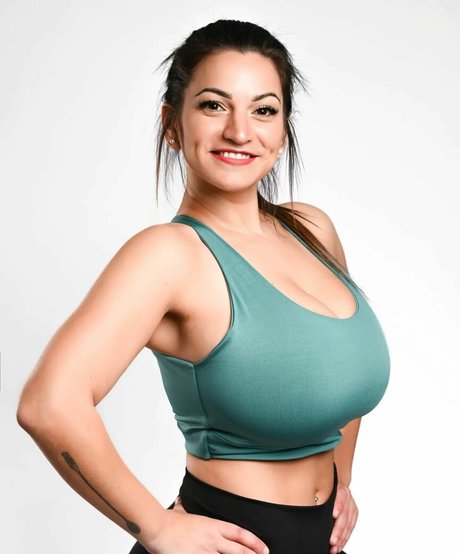 Agustina Guz erotische akt foto