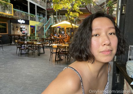 asianeva nacktheit heiße bilder