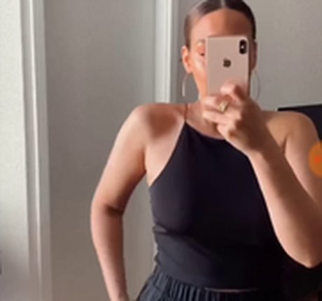 hängende titten onlyfans schöne pornografische bild