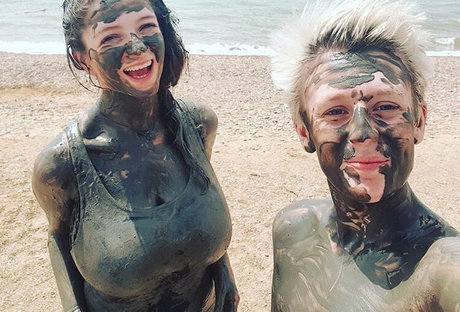 zwerg-trans-onlyfans sexy kunst galerie