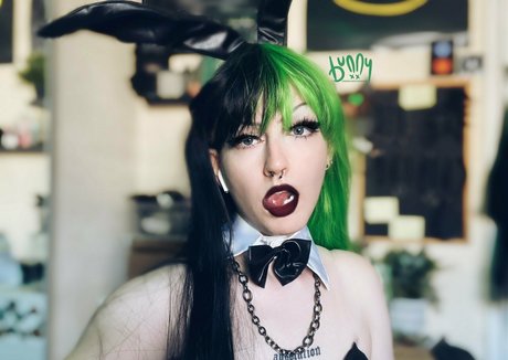 notbunnybrat nacktheit bild