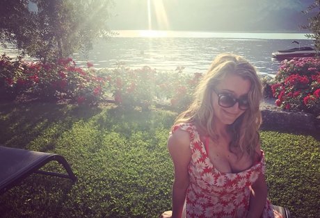 Sarah Champion sexy hd bild