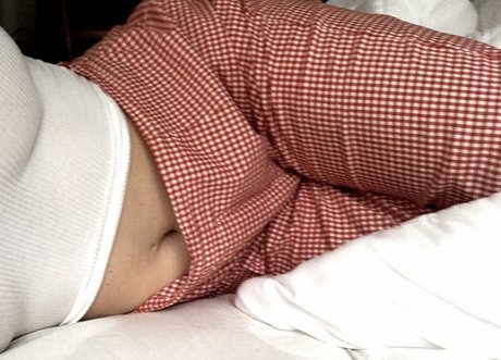 Cayley M hübsche nacktheit galerien