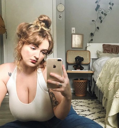 Cayley M nette pornostar bild