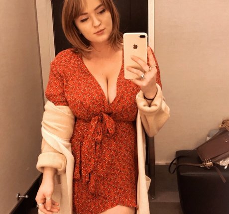 Cayley M schauspielerin kunst bilder