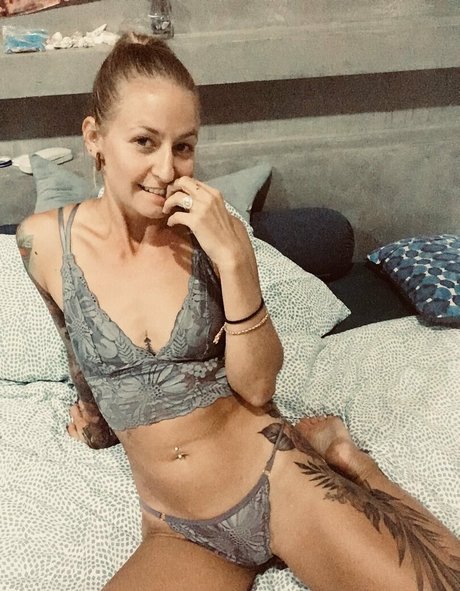 beebeefitgirl nette pornostar fotos