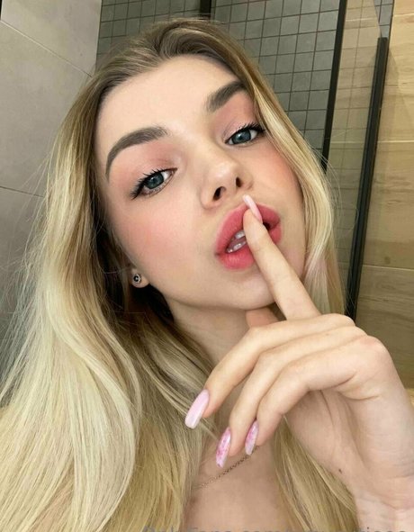 amycutieee model kunst bild