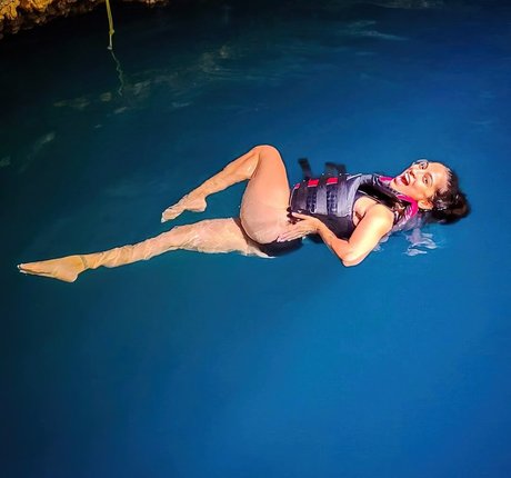 Simmi Singh nackt perfekte fotos