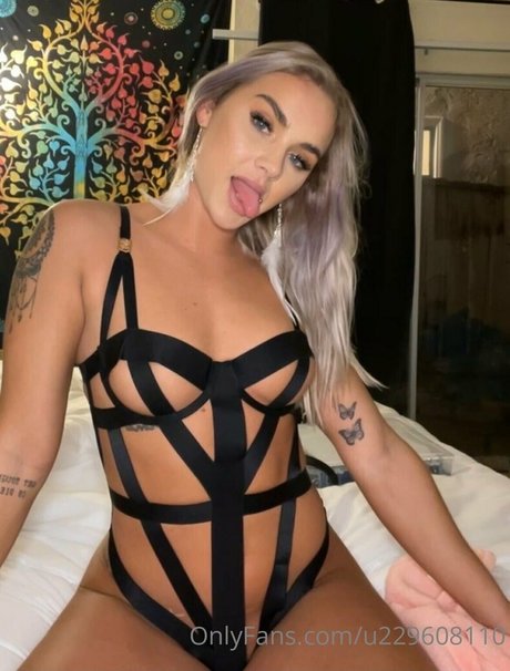 Camille Cammy nackt erwachsene bild