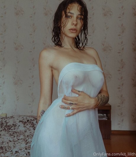 Kit Lilith top akt bild