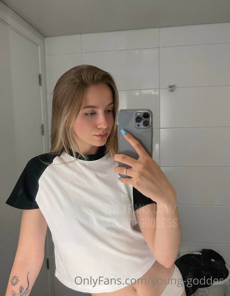 YoungGoddess freie schöne bilder