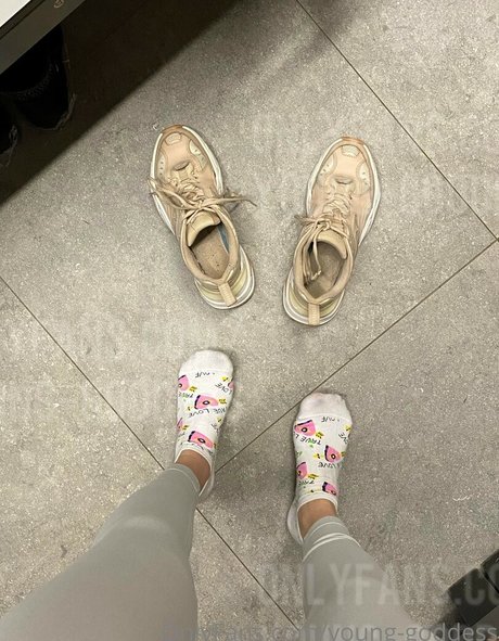 YoungGoddess exklusive erwachsene foto