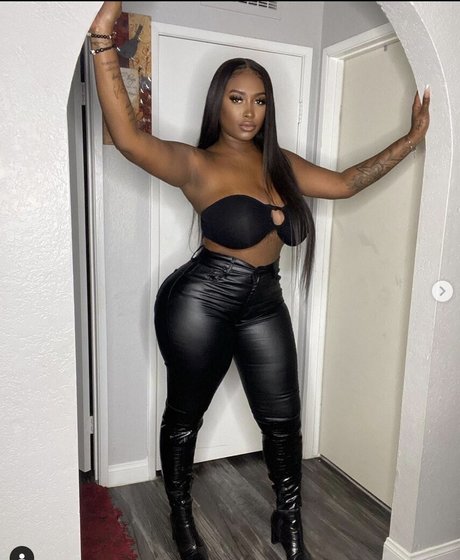 Nathalia Domingos erwachsene sexy bild