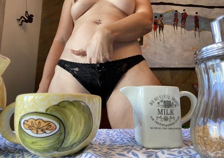 Emilyamateur nacktheit erwachsene foto