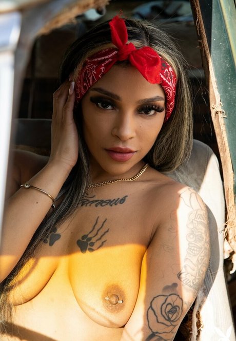 Londyn Chanel freie nackten foto