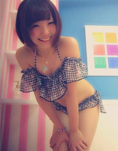 ayame apricot model nette foto