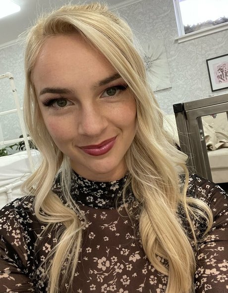 Mandy Marx model akt bilder