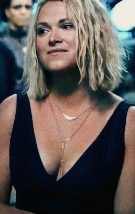 Eliza Taylor schöne nackt galerie