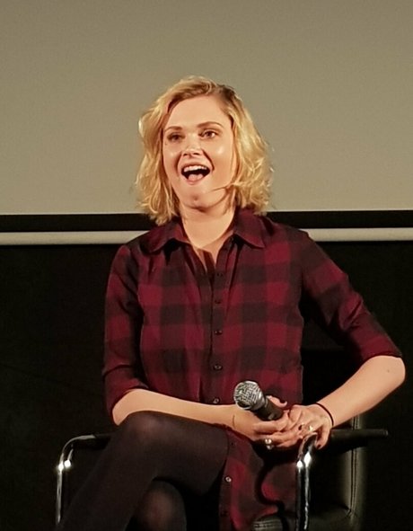 Eliza Taylor sexy top fotos