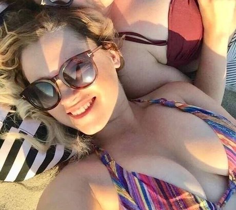 Eliza Taylor erwachsene top bild