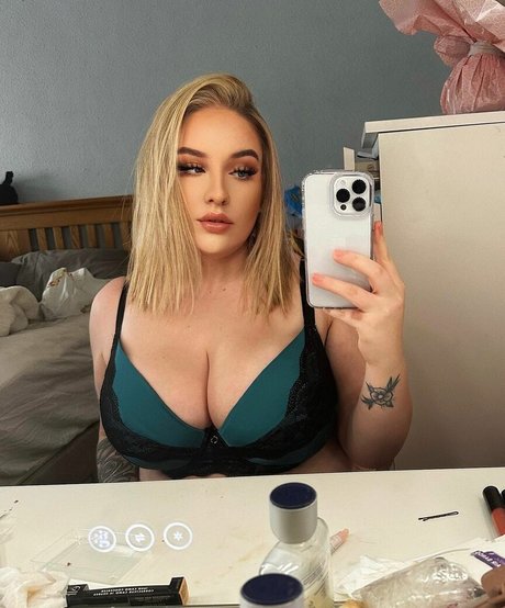 Emily Gillick erotische sex bild