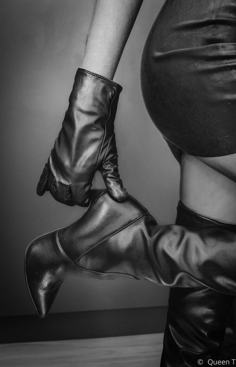 thequeentrish pornostar nette bilder