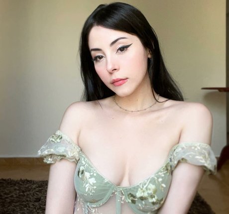 Caroline Favorino model erwachsene bild