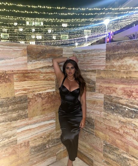 therealmeghnaa heiße nackten galerien