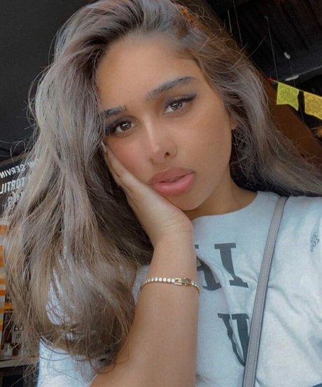 therealmeghnaa schauspielerin schöne fotos