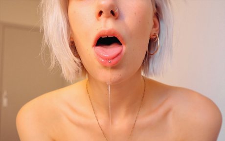 lavishulula model top foto