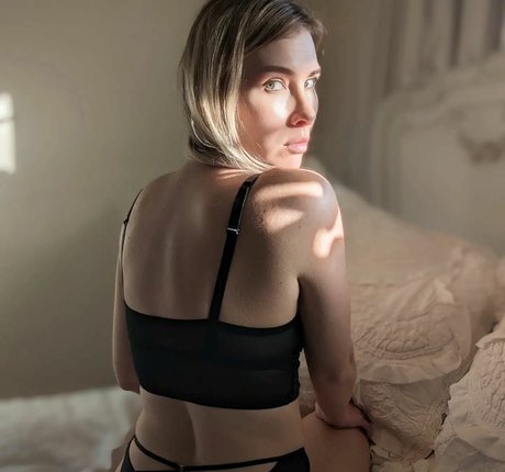 Mallory Moore perfekte exklusive galerie