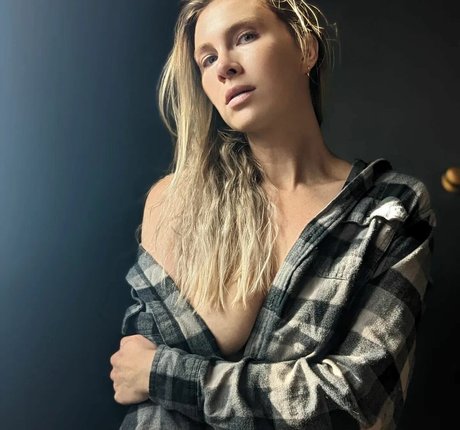 Mallory Moore freie erotische bild