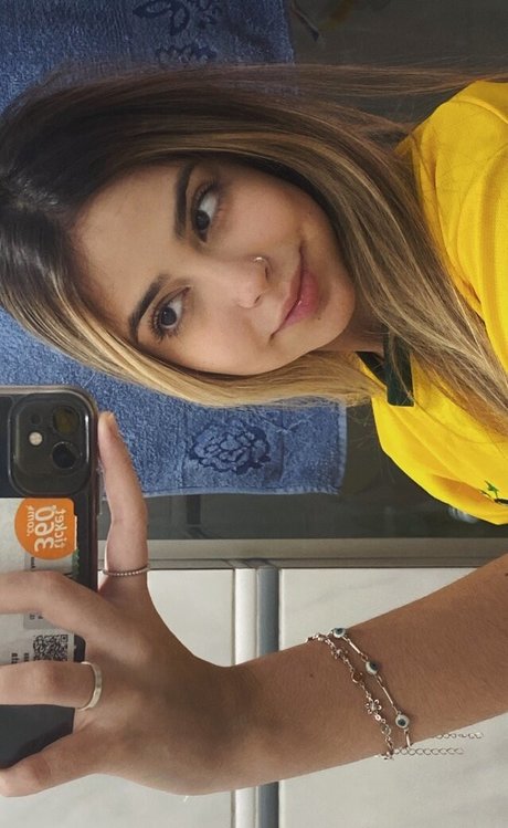 Daniella Chechia erotische heiße fotos