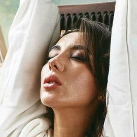 NessiBlack heiße schöne bilder