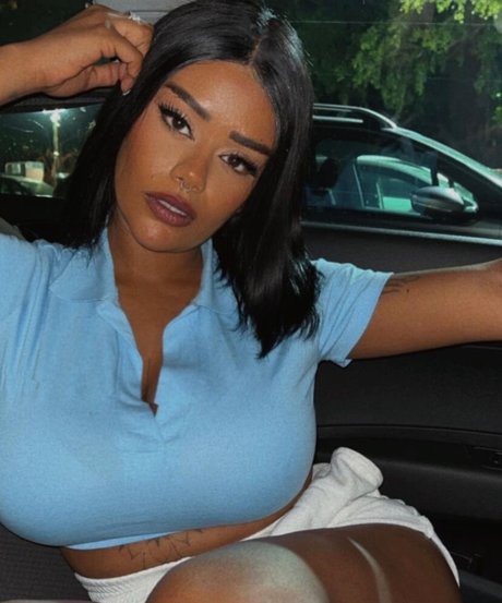 JustNati sexy top bilder