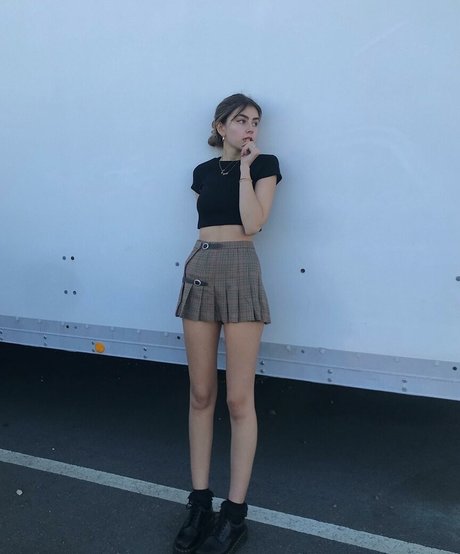 Emiliee Russo xxx nackten bild