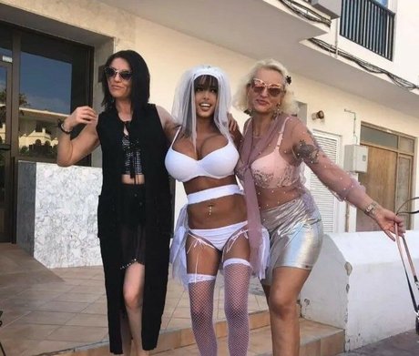 Atlanna pornostar bilder