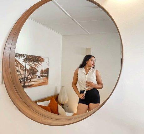 Nimesha Jayarathne heiße pornografische bild