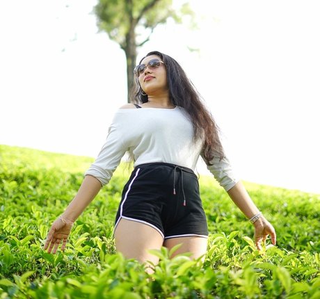 Nimesha Jayarathne nacktheit schöne foto