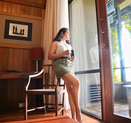 Nimesha Jayarathne freie xxx bilder