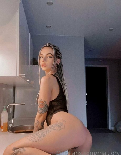 mal lory sex bilder