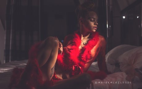 Charliebhustle_ model heiße galerie