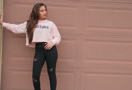 dünne zierliche onlyfans kunst sexy foto