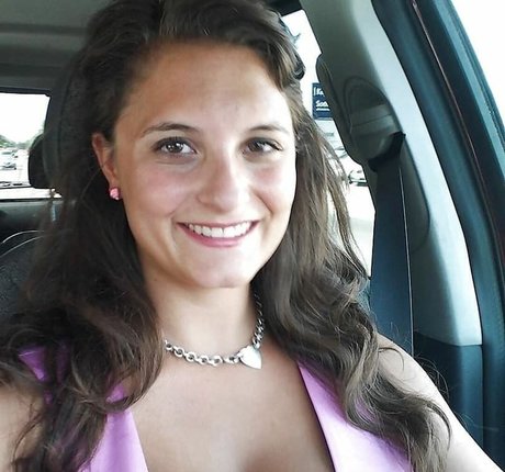 bekleidete onlyfans heiße hübsche bild