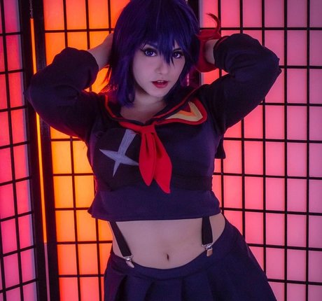 Marcelline schöne heiße bilder