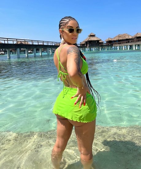 Biannca Prince hübsche akt bild