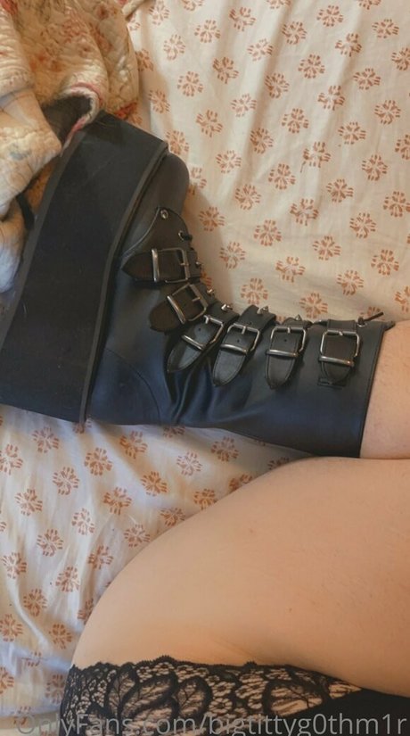 bigtittyg0thm1r exklusive porno foto