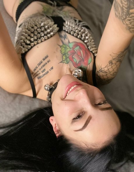 thornesharlotte hd pornographische bild